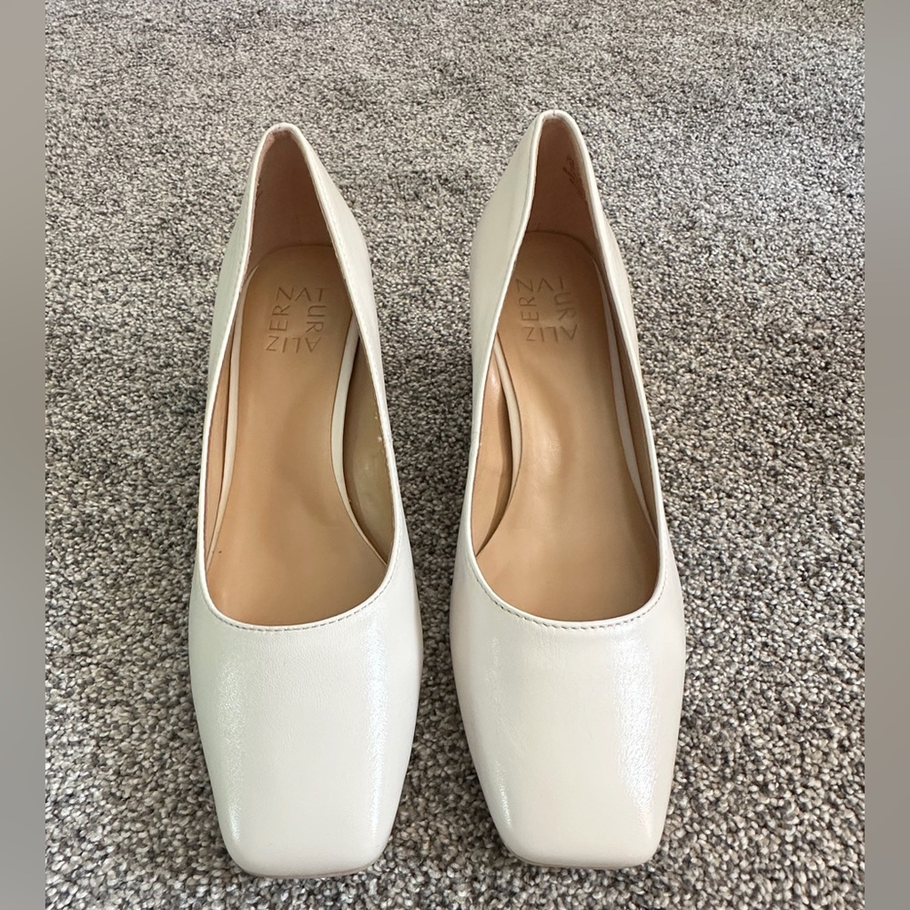 Naturalizer Women Karina Square Toe Pump
Size 7.5 - Pre-Loved - Satin Pearl